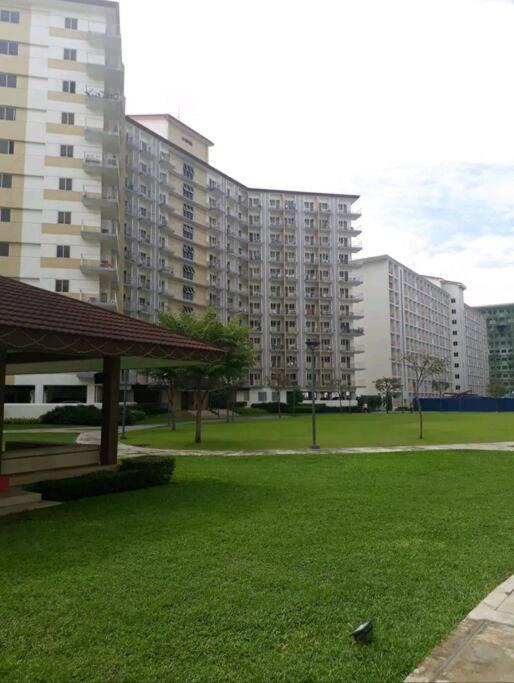 Cherolds Place Lovely 1 Bedroom Condo With Balcony มะนิลา ภายนอก รูปภาพ